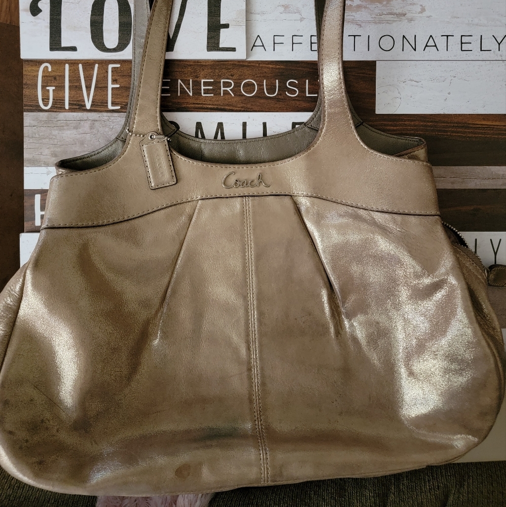 Gold Coach Hobo